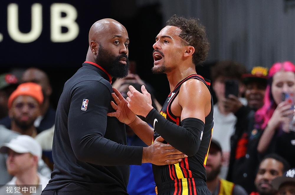 坚定了她在 坚定了她在